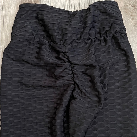 Black Textured High-Waisted Leggings - Picture 5 of 5